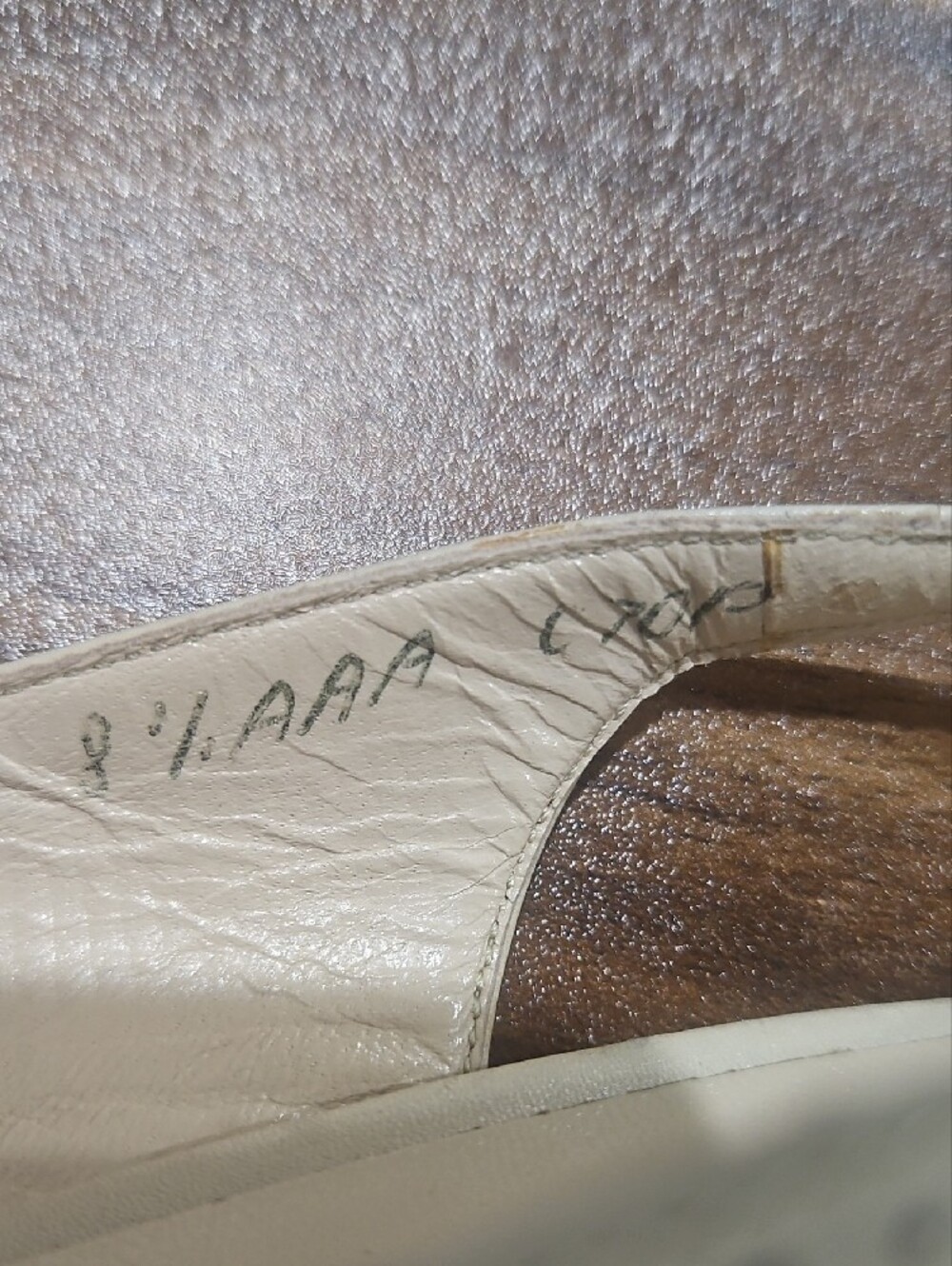 Salvatore Ferragamo Cream and Black Heart Cap Toe Slingback Pumps sz 8.5 - Picture 3 of 11